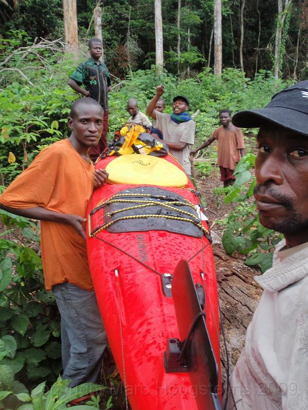 P32 Carrying the kayak 5 miles trough the jungle to avoid rapids.  Tough shit !.jpg